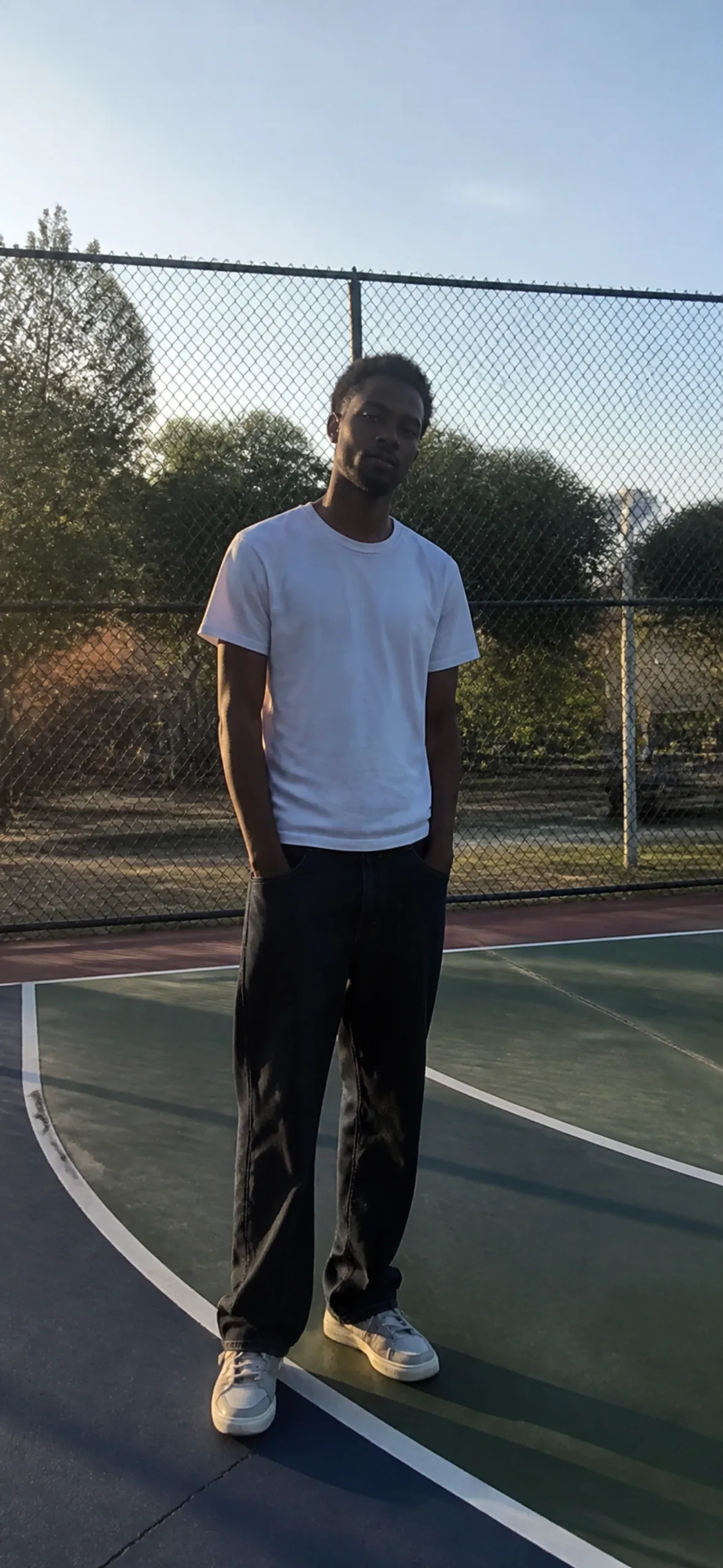 4k phone wallpaper — man on a basketball court